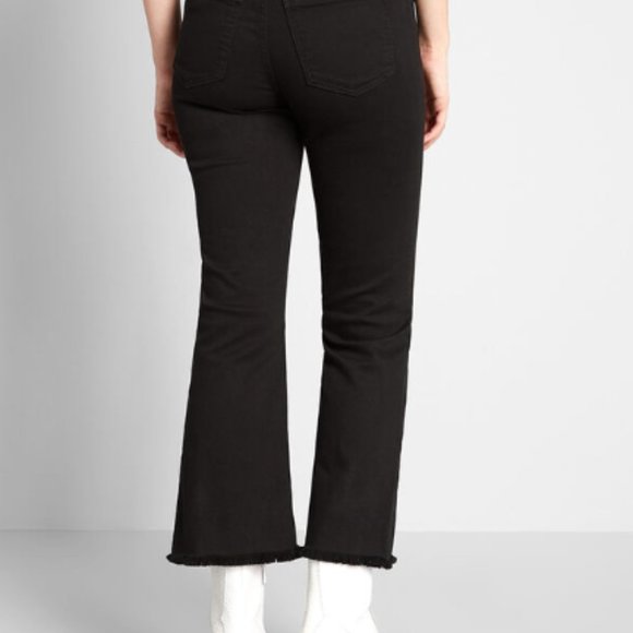 NEW Weekly brunch date cropped jeans - Picture 2 of 3